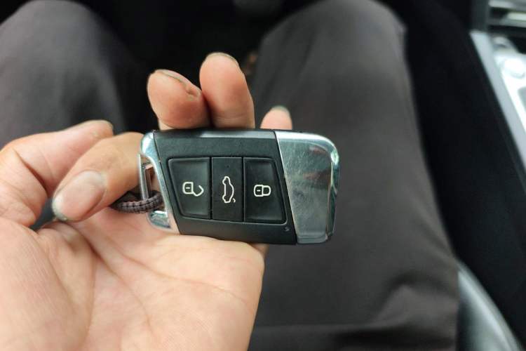 Used Volkswagen Magotan 2017 280TSI DSG Comfort Model Vehicle Key