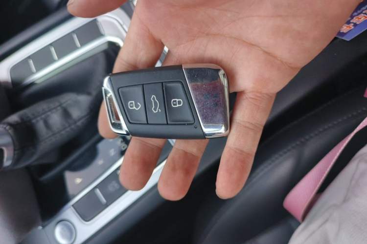 Used Volkswagen Magotan 2017 280TSI DSG Comfort Model Vehicle Key