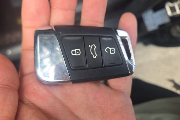 Used Volkswagen Magotan 2017 330TSI DSG Luxury Model Vehicle Key