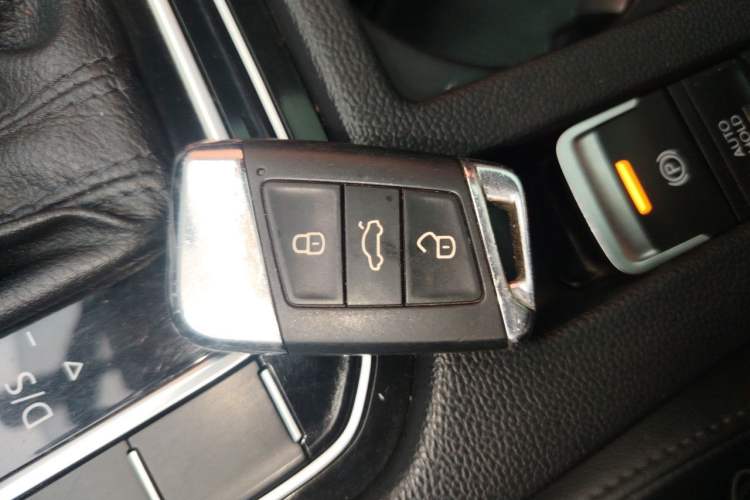 Used Volkswagen Magotan 2017 380TSI DSG Luxury Model Vehicle Key