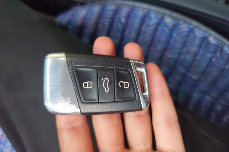 Used Volkswagen Magotan 2017 280TSI DSG Comfort Model Vehicle Key