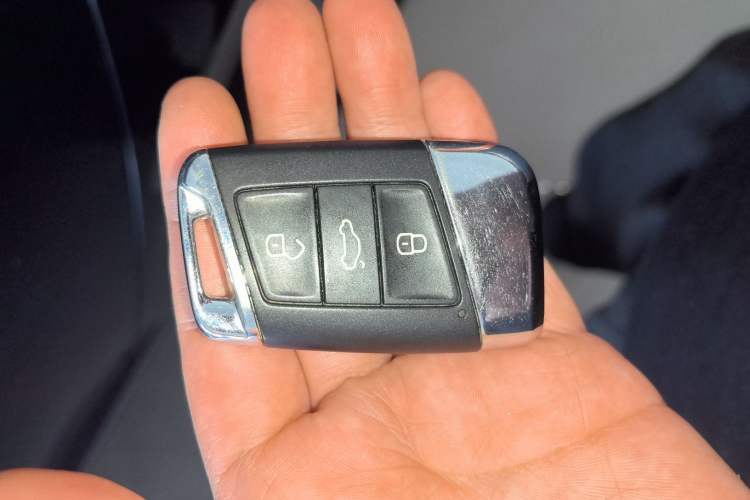 Used Volkswagen Magotan 2017 330TSI DSG Luxury Model Vehicle Key