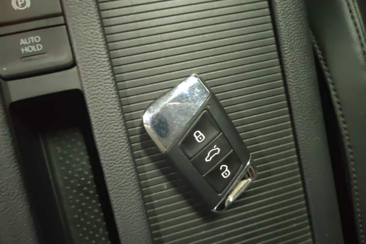 Used Volkswagen Magotan 2017 330TSI DSG Leading Model Vehicle Key