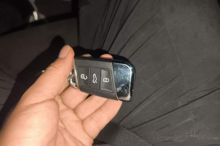 Used Volkswagen Magotan 2017 330TSI DSG Luxury Model Vehicle Key