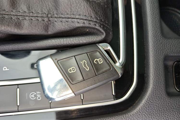 Used Volkswagen Magotan 2017 330TSI DSG Luxury Model Vehicle Key