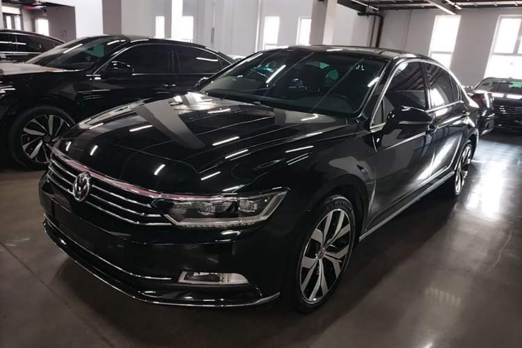 Used Volkswagen Magotan 2017 380TSI DSG Prestige Edition Guazi used car, China used car export, Used car for sale, Used  cars, Cheapest cars for sale