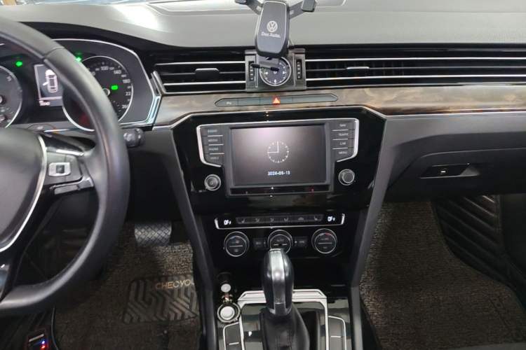 Used Volkswagen Magotan 2017 330TSI DSG Luxury Model Audio And AC Panel