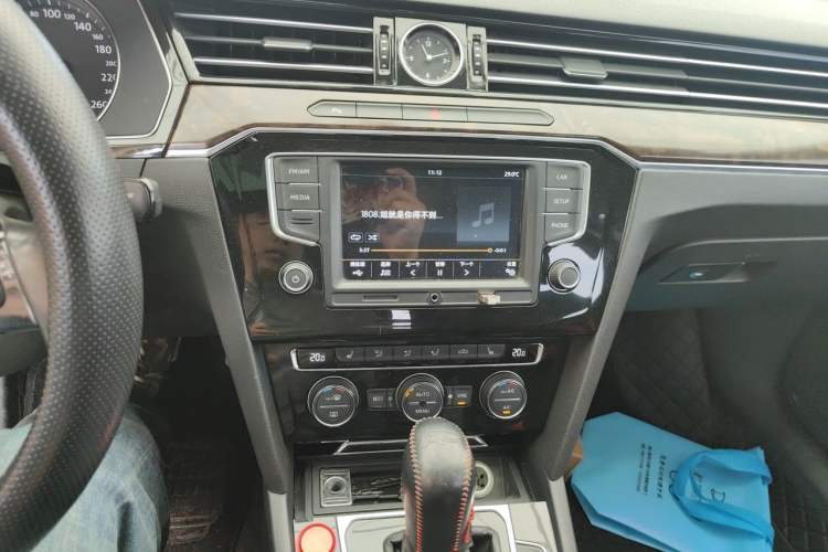 Used Volkswagen Magotan 2017 330TSI DSG Luxury Model Audio And AC Panel