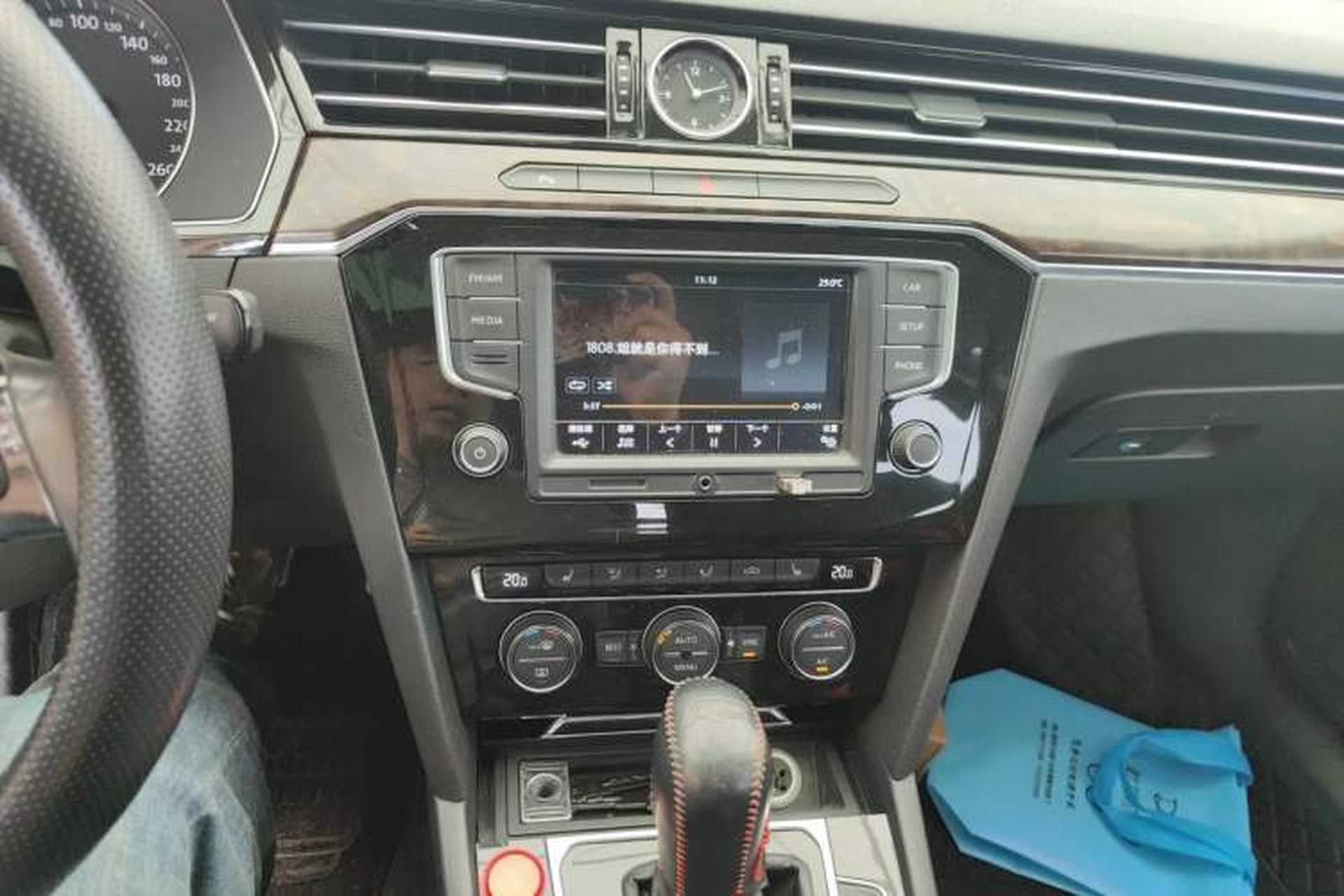 Used Volkswagen Magotan 2017 330TSI DSG Luxury Model Audio And AC Panel