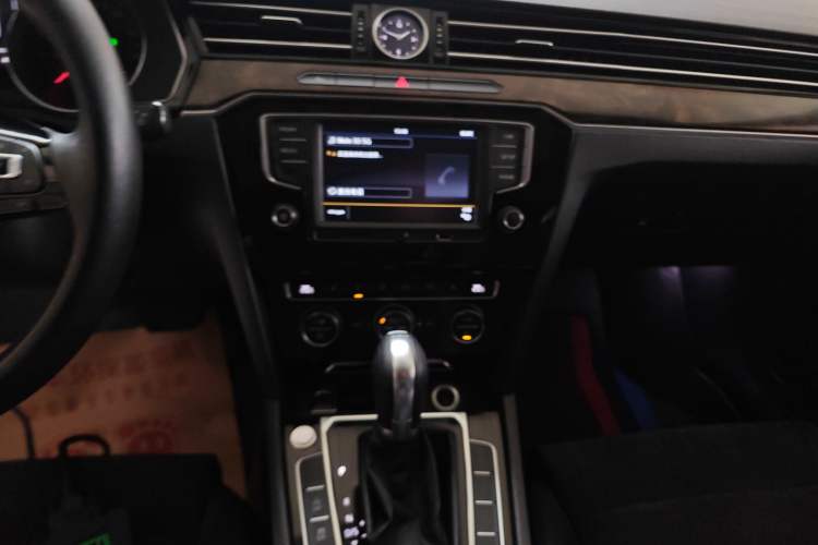 Used Volkswagen Magotan 2017 330TSI DSG Luxury Model Audio And AC Panel