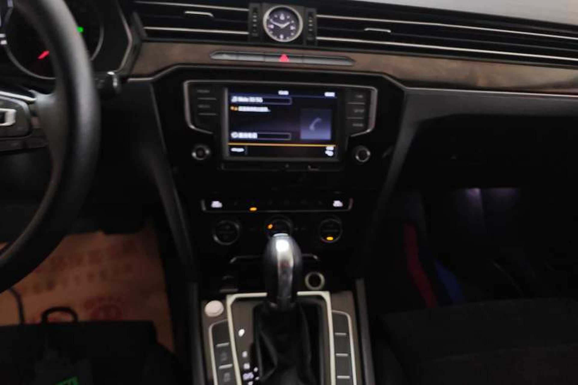 Used Volkswagen Magotan 2017 330TSI DSG Luxury Model Audio And AC Panel
