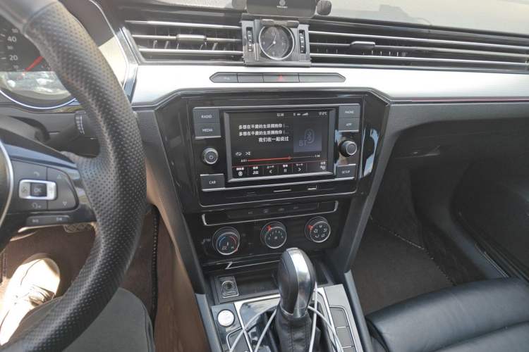 Used Volkswagen Magotan 2017 330TSI DSG Leading Model Audio And AC Panel