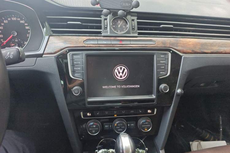 Used Volkswagen Magotan 2017 380TSI DSG Prestige Edition Audio And AC Panel