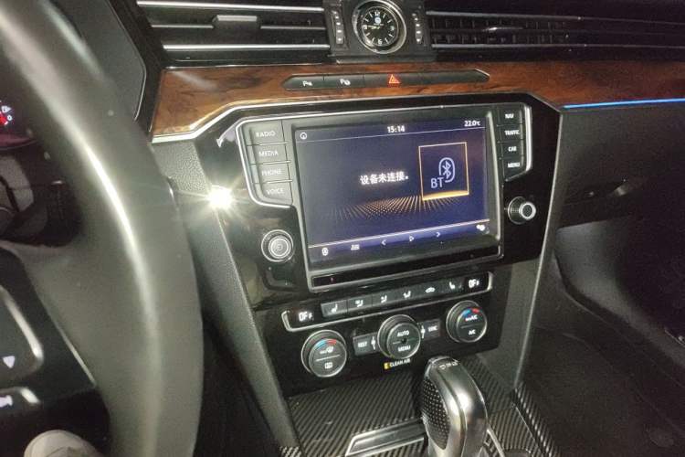Used Volkswagen Magotan 2017 330TSI DSG Luxury Model Audio And AC Panel