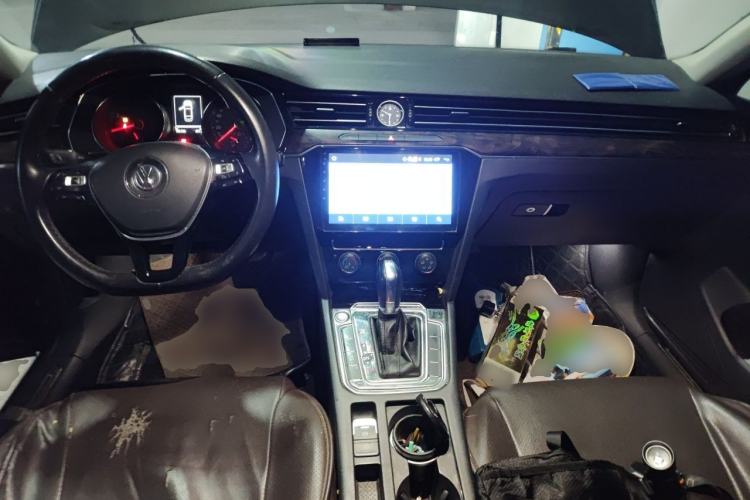 Used Volkswagen Magotan 2017 330TSI DSG Leading Model Center Console