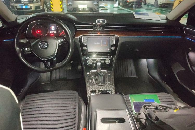 Used Volkswagen Magotan 2017 330TSI DSG Luxury Model Center Console