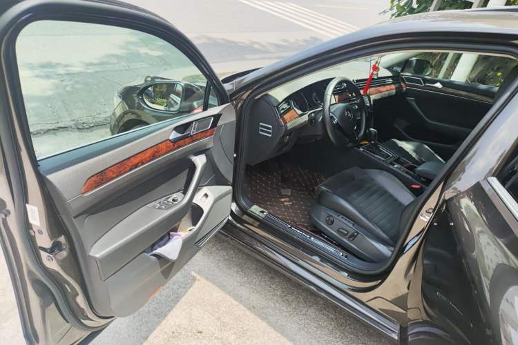 Used Volkswagen Magotan 2017 380TSI DSG Prestige Edition Driver Seat