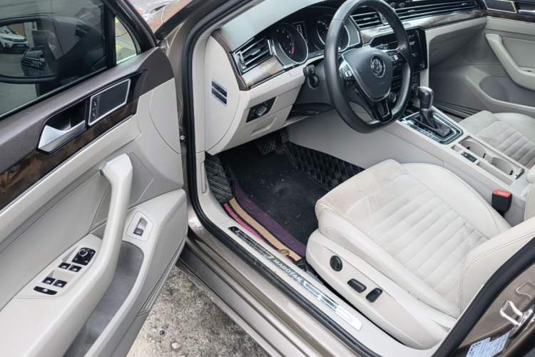 Used Volkswagen Magotan 2017 330TSI DSG Luxury Model Driver Seat