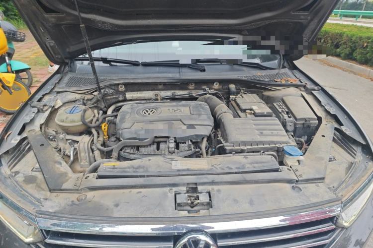 Used Volkswagen Magotan 2017 330TSI DSG Luxury Model Engine Bay