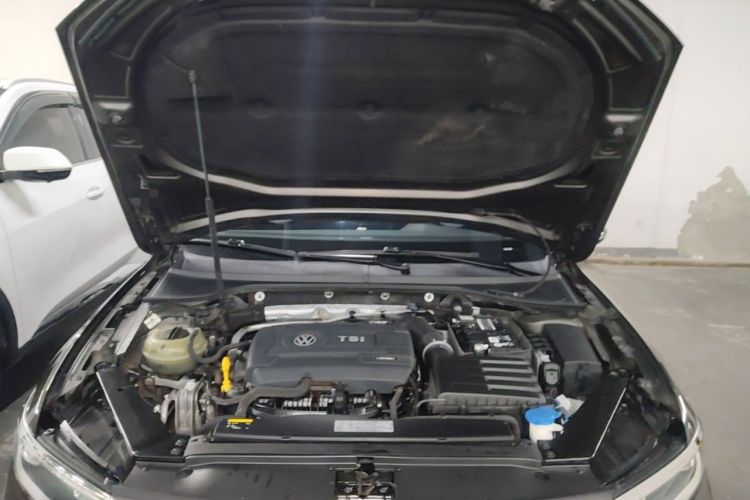 Used Volkswagen Magotan 2017 330TSI DSG Leading Model Engine Bay