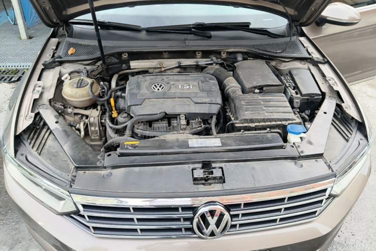 Used Volkswagen Magotan 2017 330TSI DSG Luxury Model Engine Bay