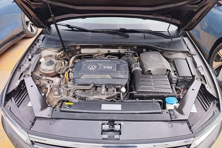Used Volkswagen Magotan 2017 330TSI DSG Luxury Model Engine Bay