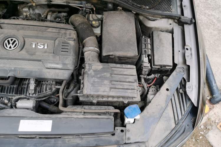 Used Volkswagen Magotan 2017 330TSI DSG Luxury Model Engine Bay Left