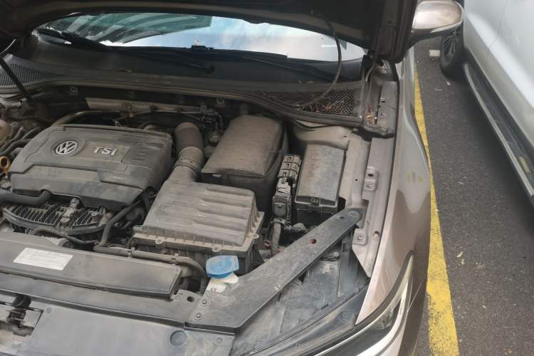 Used Volkswagen Magotan 2017 330TSI DSG Luxury Model Engine Bay Left