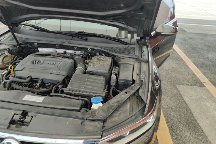 Used Volkswagen Magotan 2017 330TSI DSG Luxury Model Engine Bay Left