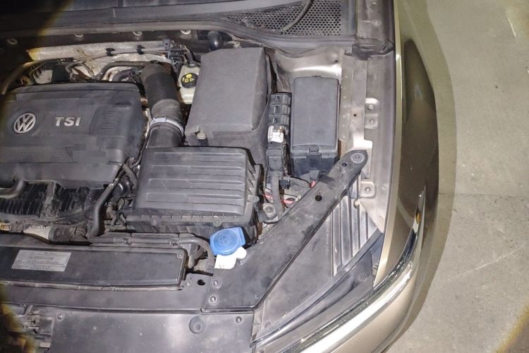 Used Volkswagen Magotan 2017 330TSI DSG Luxury Model Engine Bay Left