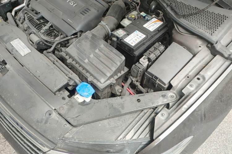Used Volkswagen Magotan 2017 330TSI DSG Luxury Model Engine Bay Left