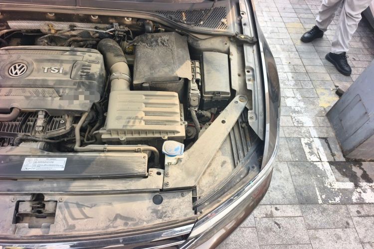 Used Volkswagen Magotan 2017 330TSI DSG Luxury Model Engine Bay Left