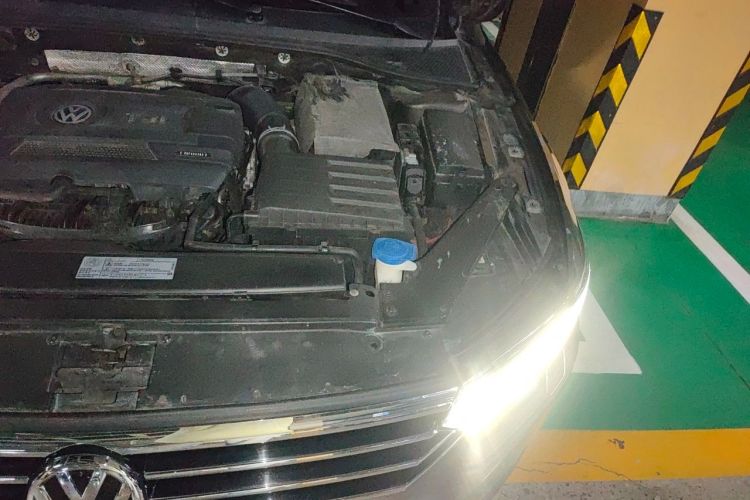 Used Volkswagen Magotan 2017 330TSI DSG Luxury Model Engine Bay Left
