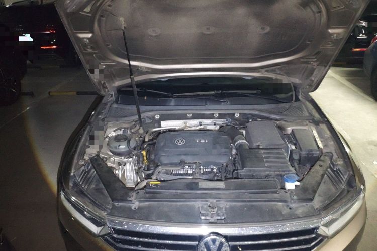 Used Volkswagen Magotan 2017 330TSI DSG Luxury Model Engine Bay