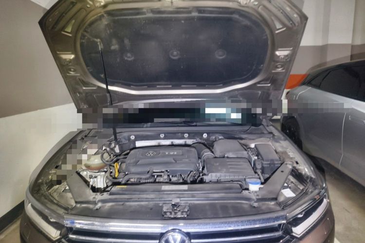 Used Volkswagen Magotan 2017 330TSI DSG Luxury Model Engine Bay