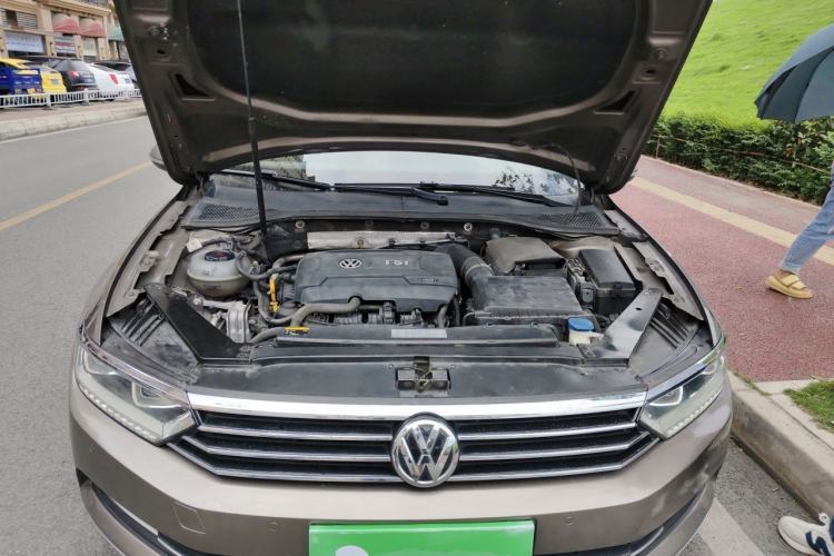 Used Volkswagen Magotan 2017 330TSI DSG Luxury Model Engine Bay