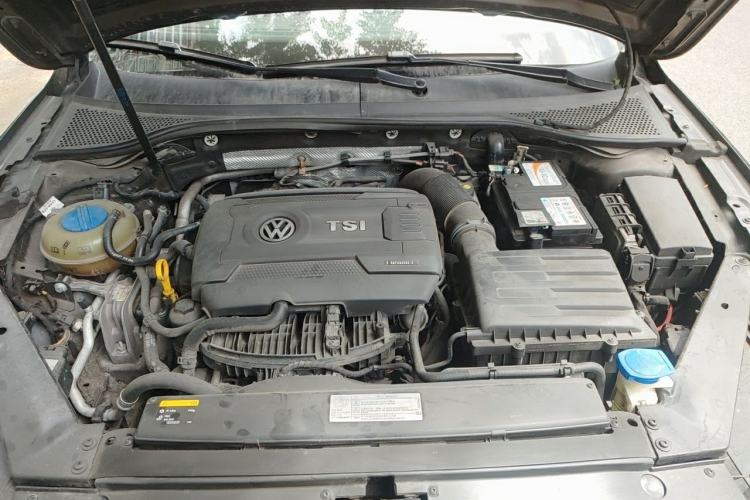 Used Volkswagen Magotan 2017 330TSI DSG Luxury Model Engine Bay