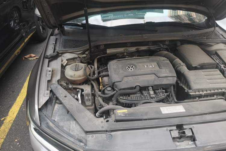Used Volkswagen Magotan 2017 330TSI DSG Luxury Model Engine Bay Right