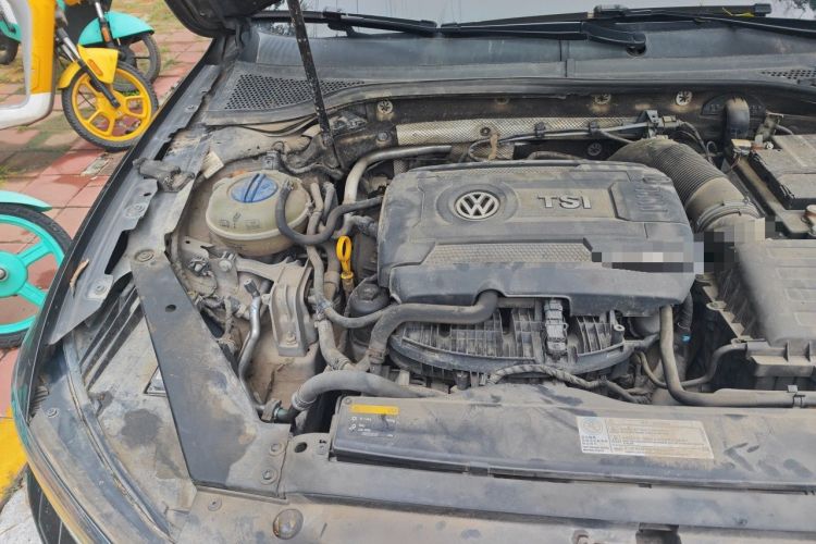 Used Volkswagen Magotan 2017 330TSI DSG Luxury Model Engine Bay Right