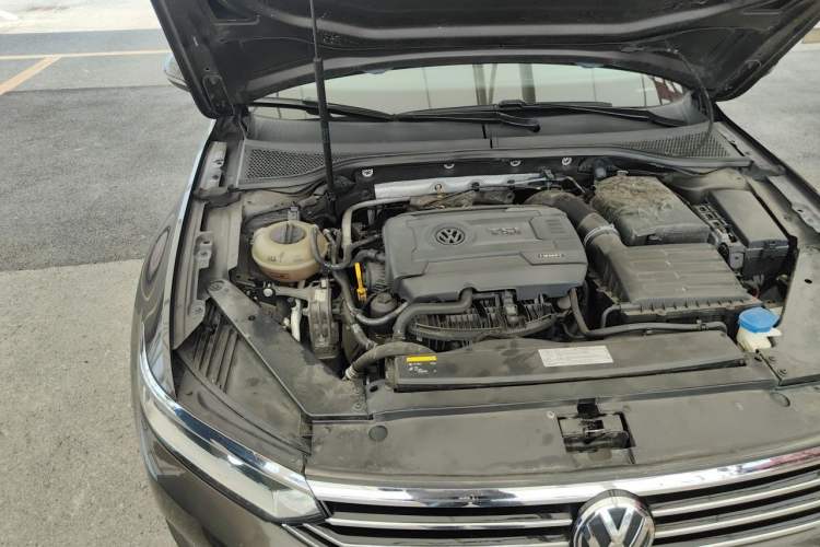 Used Volkswagen Magotan 2017 330TSI DSG Luxury Model Engine Bay Right