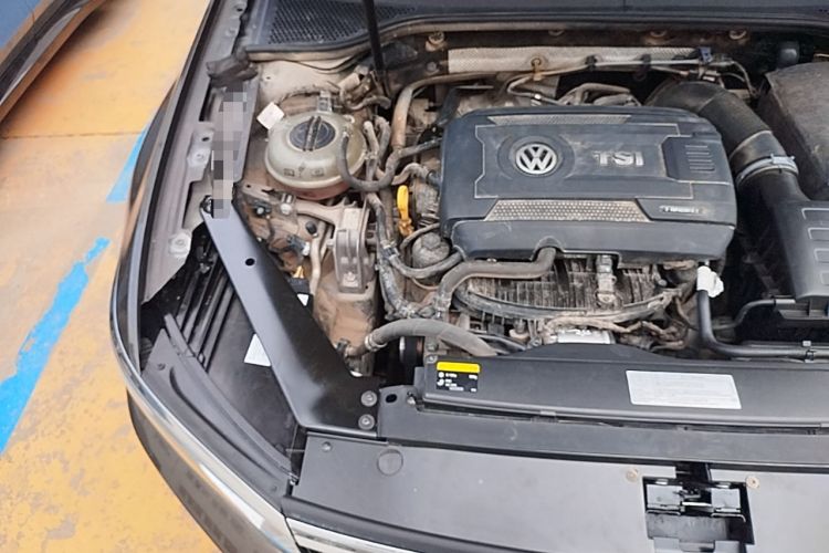 Used Volkswagen Magotan 2017 330TSI DSG Luxury Model Engine Bay Right