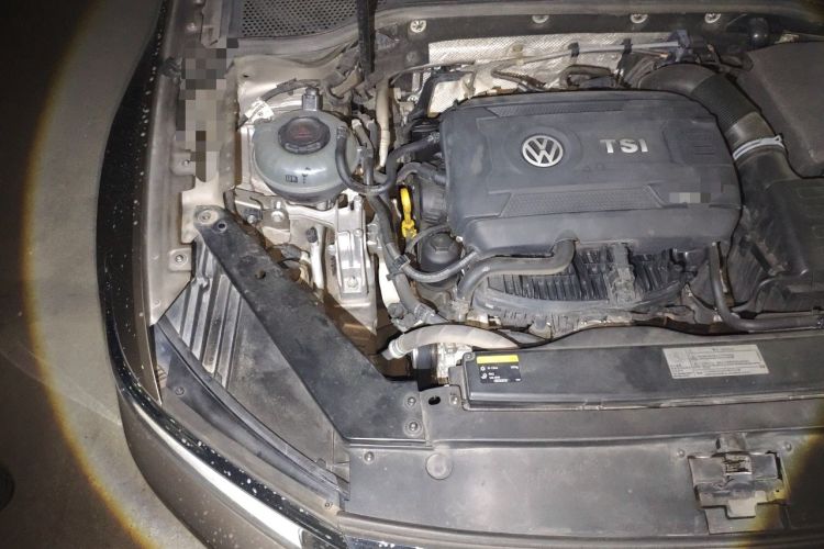 Used Volkswagen Magotan 2017 330TSI DSG Luxury Model Engine Bay Right