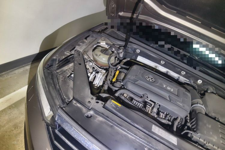 Used Volkswagen Magotan 2017 330TSI DSG Luxury Model Engine Bay Right