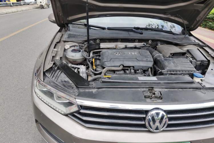 Used Volkswagen Magotan 2017 330TSI DSG Luxury Model Engine Bay Right