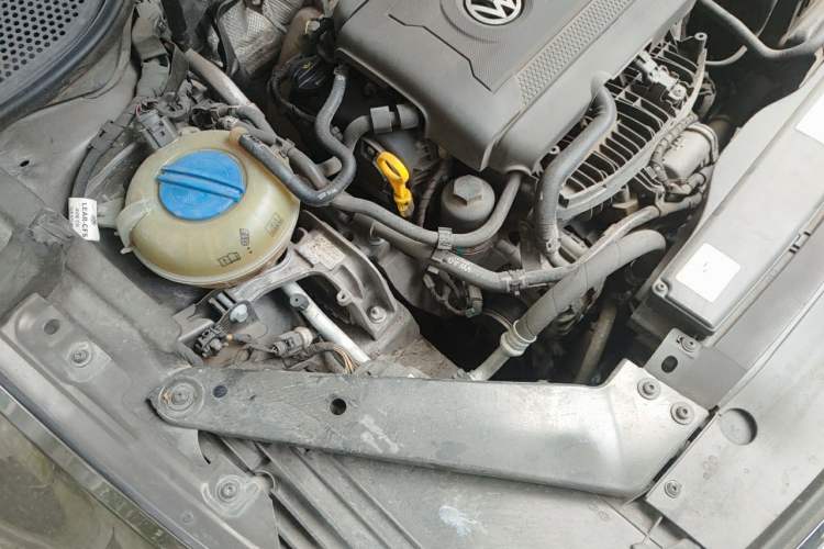 Used Volkswagen Magotan 2017 330TSI DSG Luxury Model Engine Bay Right