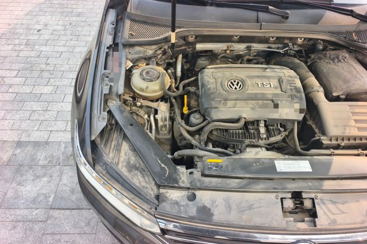 Used Volkswagen Magotan 2017 330TSI DSG Luxury Model Engine Bay Right