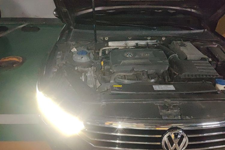 Used Volkswagen Magotan 2017 330TSI DSG Luxury Model Engine Bay Right