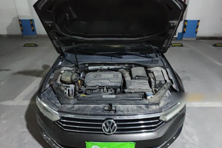 Used Volkswagen Magotan 2017 330TSI DSG Leading Model Engine Bay