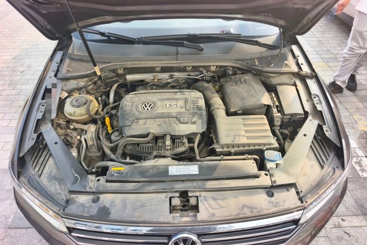 Used Volkswagen Magotan 2017 330TSI DSG Luxury Model Engine Bay