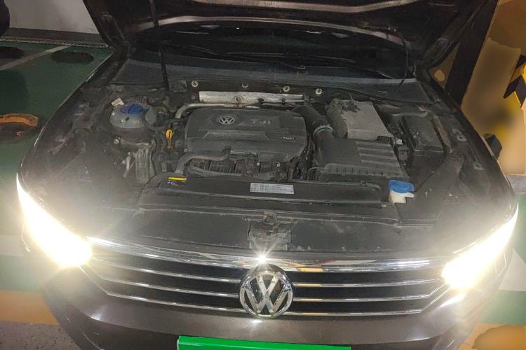 Used Volkswagen Magotan 2017 330TSI DSG Luxury Model Engine Bay